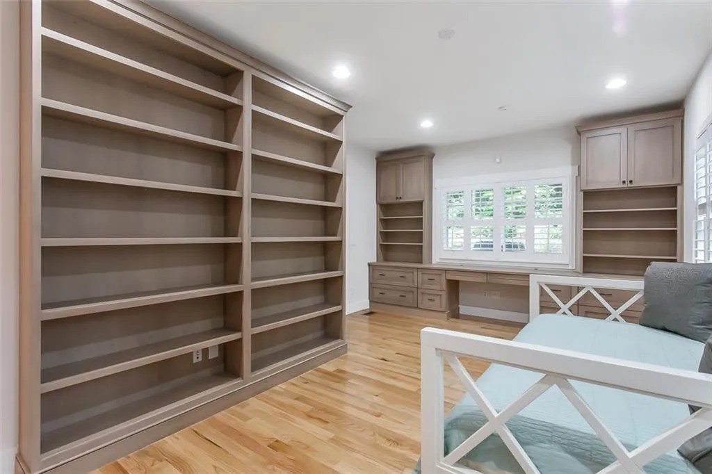 20 Angus Trail, Sandy Springs, Georgia 30328, 5 Bedrooms Bedrooms, ,4 BathroomsBathrooms,Residential,Sold,20 Angus Trail,6732843