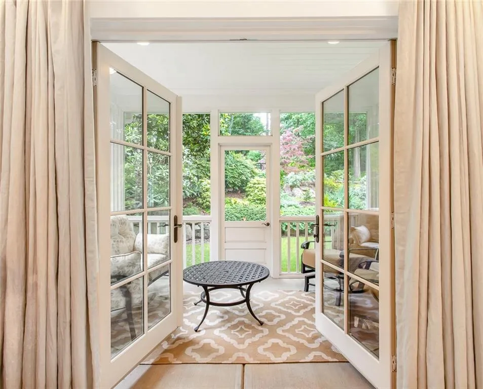 20 Angus Trail, Sandy Springs, Georgia 30328, 5 Bedrooms Bedrooms, ,4 BathroomsBathrooms,Residential,Sold,20 Angus Trail,6732843