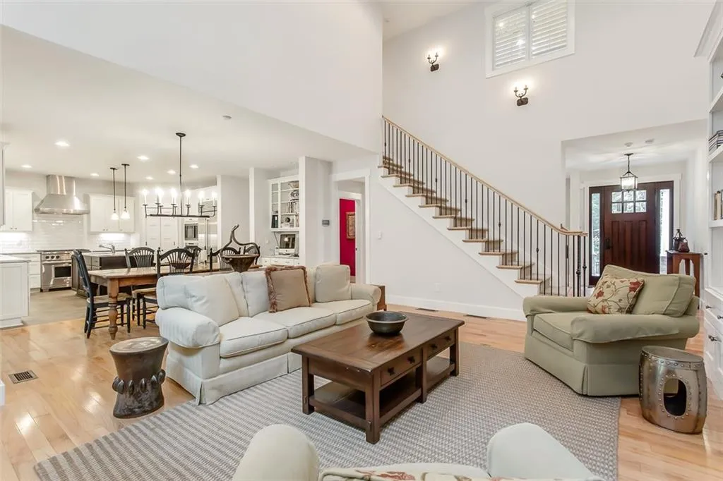 20 Angus Trail, Sandy Springs, Georgia 30328, 5 Bedrooms Bedrooms, ,4 BathroomsBathrooms,Residential,Sold,20 Angus Trail,6732843