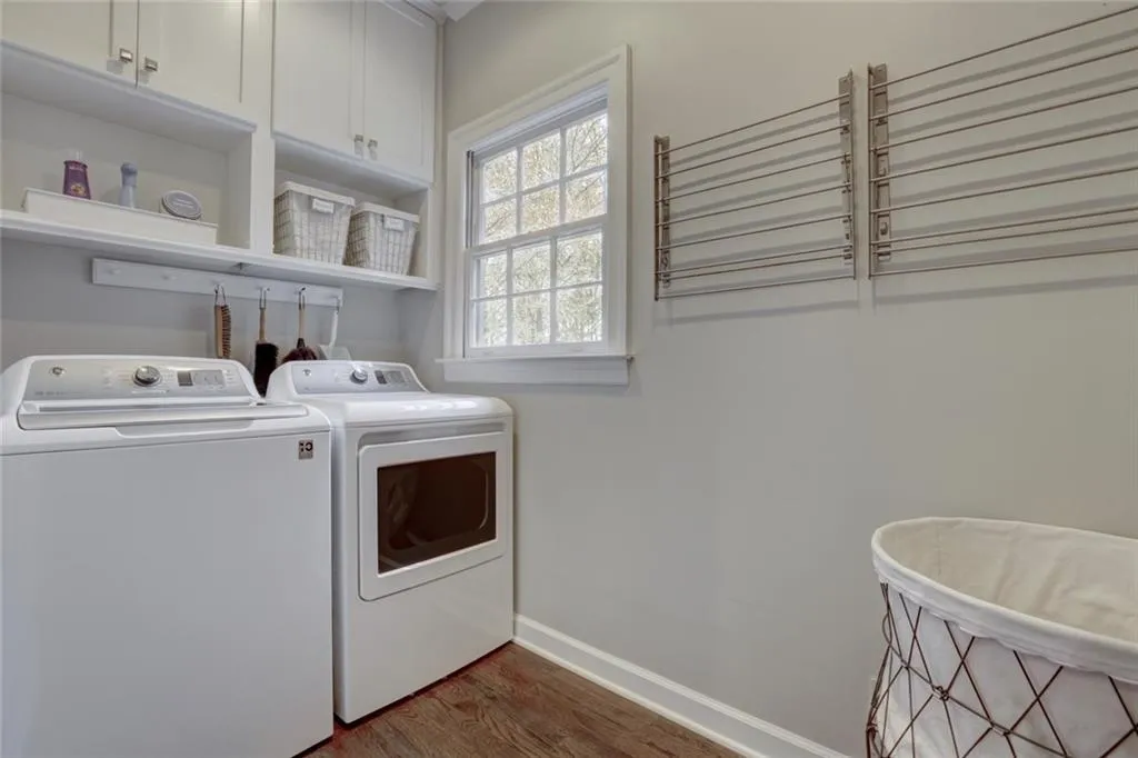 9230 Huntcliff Trace, Sandy Springs, Georgia 30350, 5 Bedrooms Bedrooms, ,5 BathroomsBathrooms,Residential,Sold,9230 Huntcliff Trace,5938506
