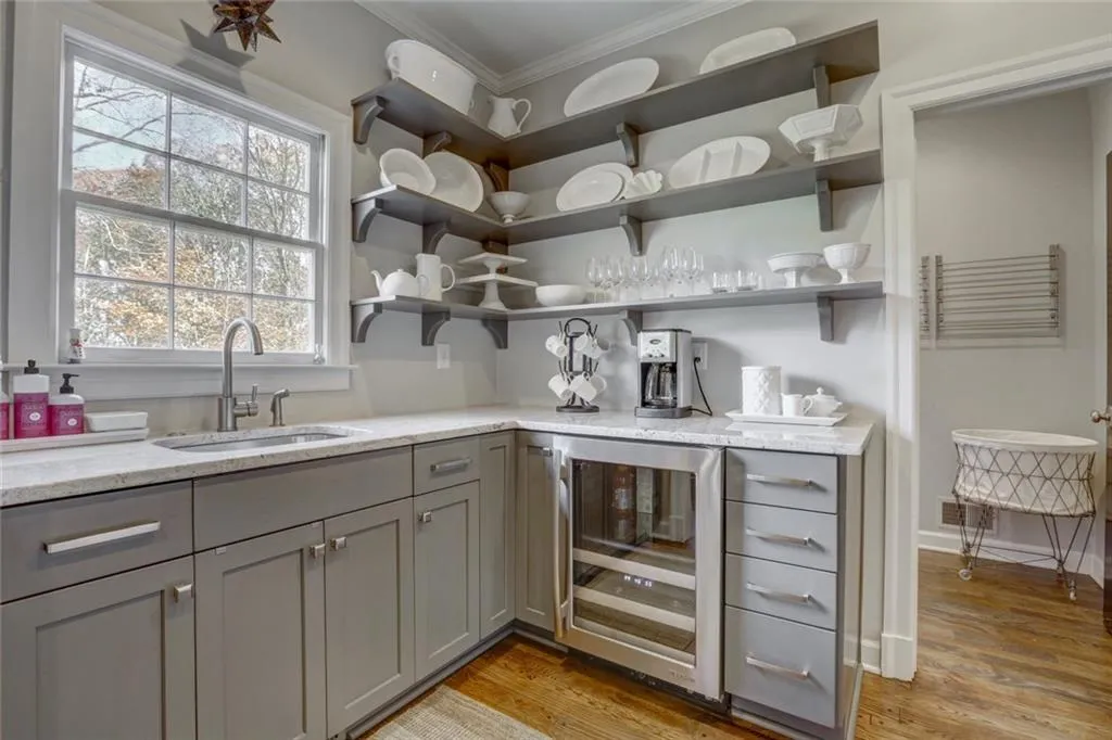 9230 Huntcliff Trace, Sandy Springs, Georgia 30350, 5 Bedrooms Bedrooms, ,5 BathroomsBathrooms,Residential,Sold,9230 Huntcliff Trace,5938506