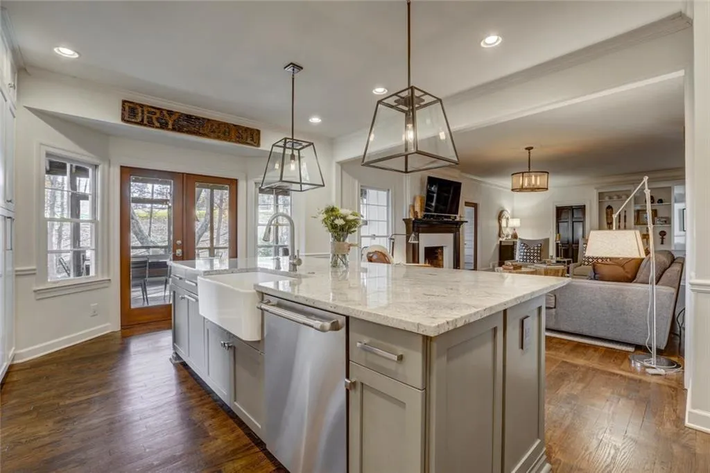 9230 Huntcliff Trace, Sandy Springs, Georgia 30350, 5 Bedrooms Bedrooms, ,5 BathroomsBathrooms,Residential,Sold,9230 Huntcliff Trace,5938506