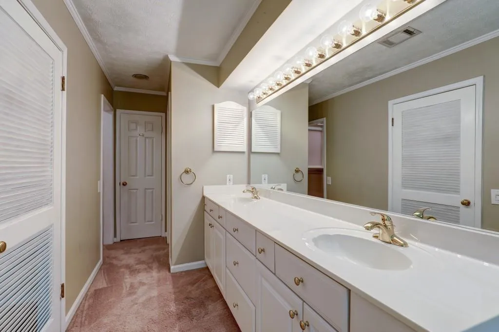 505 Dunwoody Chace, Atlanta, Georgia 30328, 3 Bedrooms Bedrooms, ,3 BathroomsBathrooms,Residential,Sold,505 Dunwoody Chace,6750636