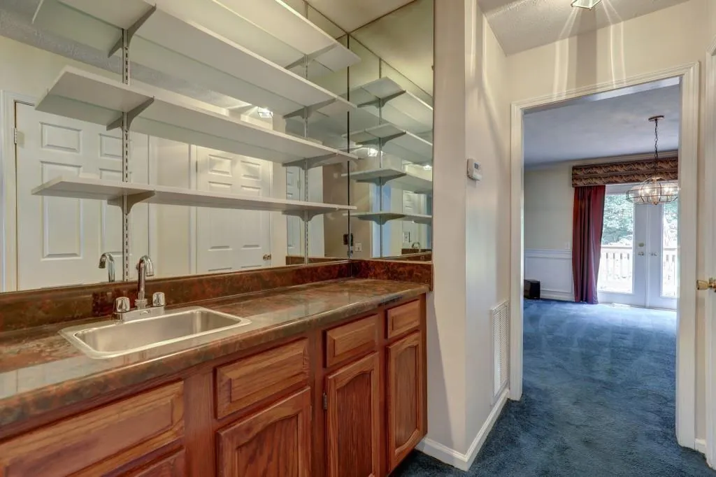 505 Dunwoody Chace, Atlanta, Georgia 30328, 3 Bedrooms Bedrooms, ,3 BathroomsBathrooms,Residential,Sold,505 Dunwoody Chace,6750636