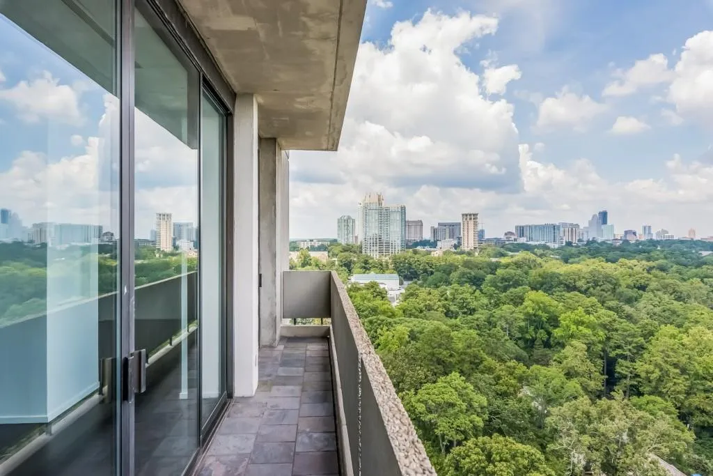 2575 Peachtree Road Ne Unit 22h, Atlanta, Georgia 30305, 1 Bedroom Bedrooms, ,1 BathroomBathrooms,Residential,Sold,2575 Peachtree Road Ne Unit 22h,5740610