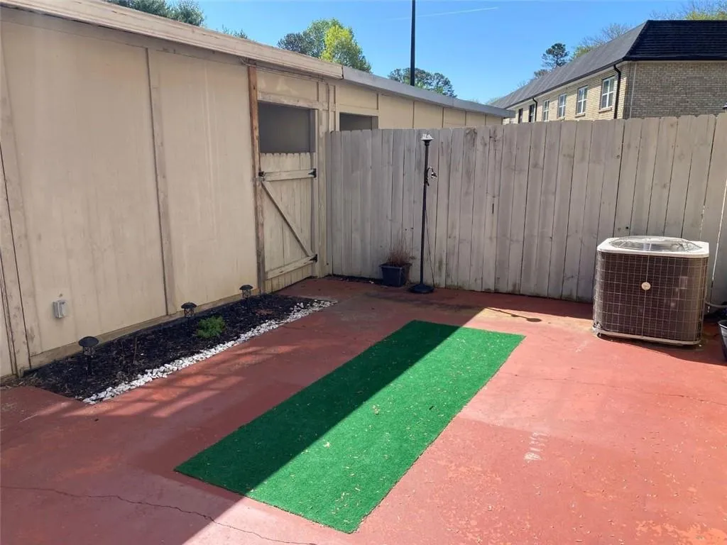 300 Winding River Drive Unit G, Sandy Springs, Georgia 30350, 3 Bedrooms Bedrooms, ,2 BathroomsBathrooms,Residential,Sold,300 Winding River Drive Unit G,7037398