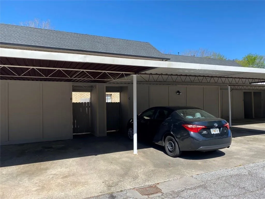 300 Winding River Drive Unit G, Sandy Springs, Georgia 30350, 3 Bedrooms Bedrooms, ,2 BathroomsBathrooms,Residential,Sold,300 Winding River Drive Unit G,7037398