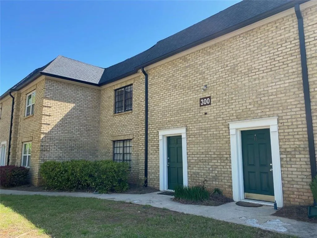 300 Winding River Drive Unit G, Sandy Springs, Georgia 30350, 3 Bedrooms Bedrooms, ,2 BathroomsBathrooms,Residential,Sold,300 Winding River Drive Unit G,7037398