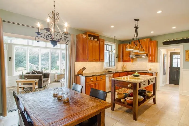 9220 Huntcliff Trace, Atlanta, Georgia 30350, 6 Bedrooms Bedrooms, ,3 BathroomsBathrooms,Residential,Sold,9220 Huntcliff Trace,5633040