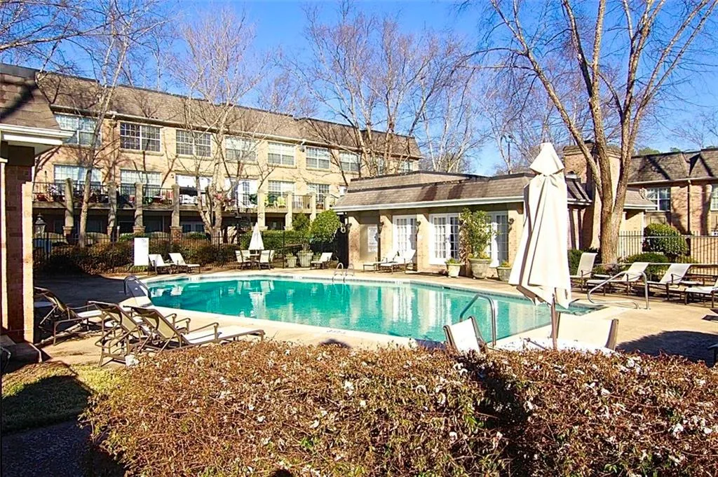 6980 Roswell Road Unit P1, Atlanta, Georgia 30328, 1 Bedroom Bedrooms, ,1 BathroomBathrooms,Residential,Sold,6980 Roswell Road Unit P1,5697236