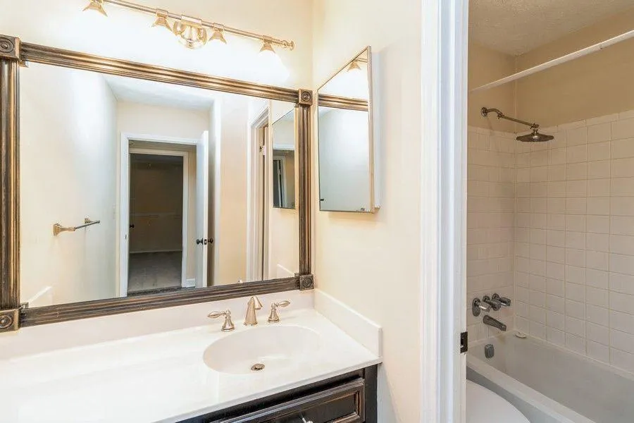 906 Natchez Trace, Atlanta, Georgia 30350, 2 Bedrooms Bedrooms, ,2 BathroomsBathrooms,Residential,Sold,906 Natchez Trace,6911988