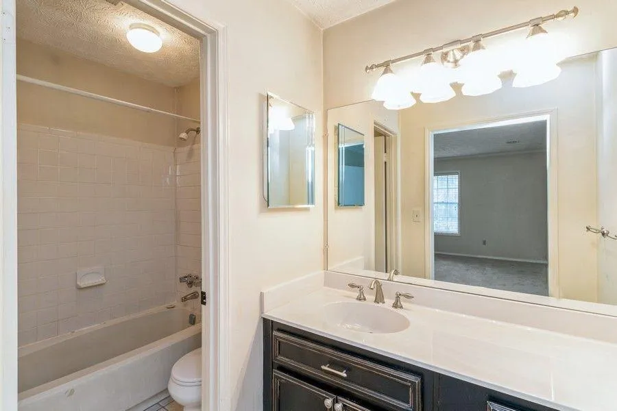 906 Natchez Trace, Atlanta, Georgia 30350, 2 Bedrooms Bedrooms, ,2 BathroomsBathrooms,Residential,Sold,906 Natchez Trace,6911988