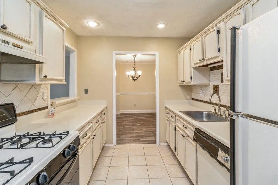 906 Natchez Trace, Atlanta, Georgia 30350, 2 Bedrooms Bedrooms, ,2 BathroomsBathrooms,Residential,Sold,906 Natchez Trace,6911988
