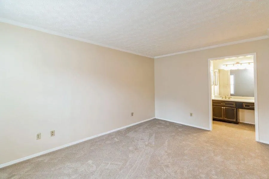 906 Natchez Trace, Atlanta, Georgia 30350, 2 Bedrooms Bedrooms, ,2 BathroomsBathrooms,Residential,Sold,906 Natchez Trace,6911988