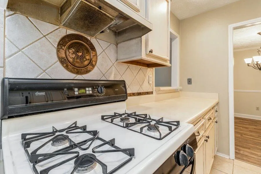 906 Natchez Trace, Atlanta, Georgia 30350, 2 Bedrooms Bedrooms, ,2 BathroomsBathrooms,Residential,Sold,906 Natchez Trace,6911988