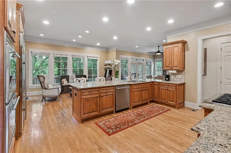 Extensive kitchen area for easy cooking