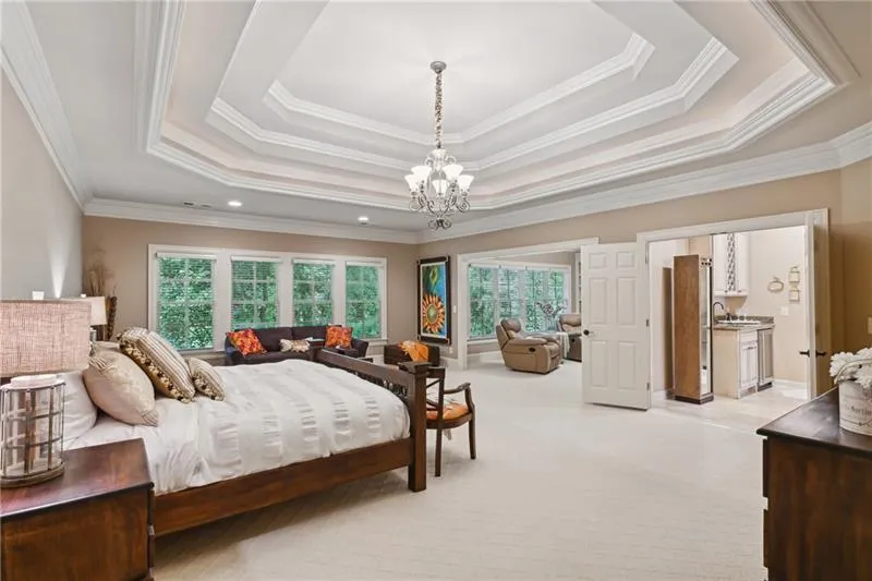 Very large primary suite