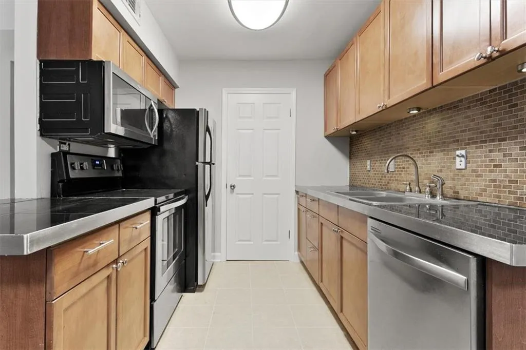 3014 Wingate Way, Sandy Springs, Georgia 30350, 2 Bedrooms Bedrooms, ,2 BathroomsBathrooms,Residential,Sold,3014 Wingate Way,6948075