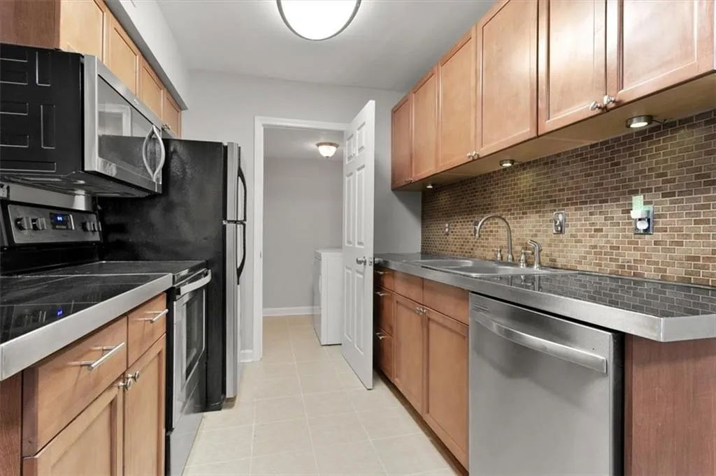 3014 Wingate Way, Sandy Springs, Georgia 30350, 2 Bedrooms Bedrooms, ,2 BathroomsBathrooms,Residential,Sold,3014 Wingate Way,6948075