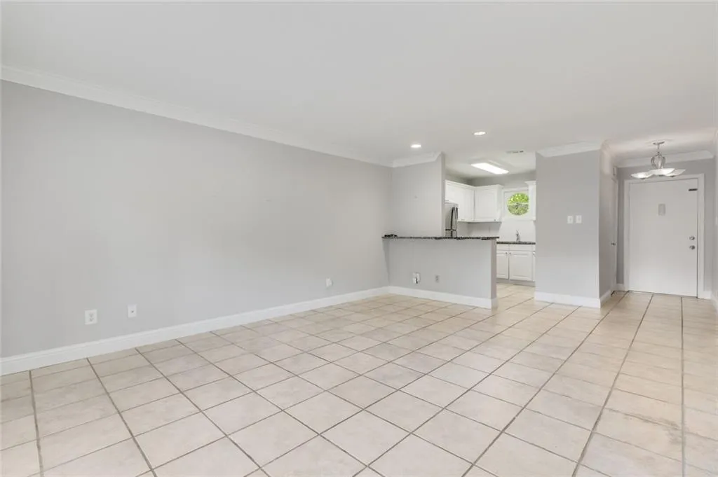 5400 Roswell Road Ne Unit B2, Sandy Springs, Georgia 30342, 1 Bedroom Bedrooms, ,1 BathroomBathrooms,Residential,Sold,5400 Roswell Road Ne Unit B2,7058297