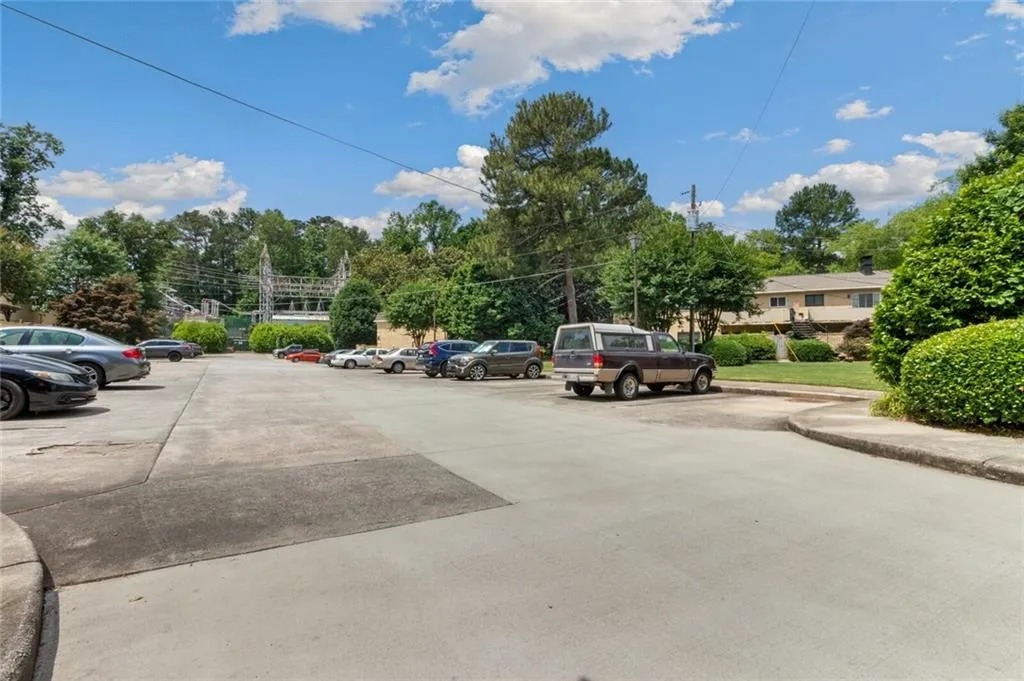 5400 Roswell Road Ne Unit B2, Sandy Springs, Georgia 30342, 1 Bedroom Bedrooms, ,1 BathroomBathrooms,Residential,Sold,5400 Roswell Road Ne Unit B2,7058297