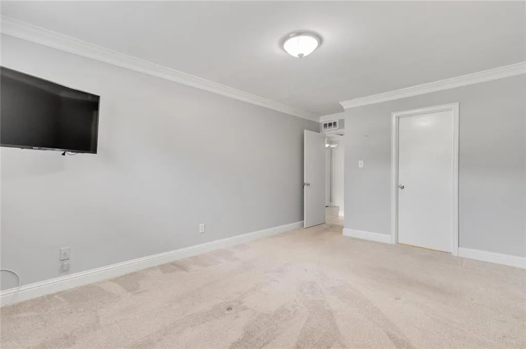 5400 Roswell Road Ne Unit B2, Sandy Springs, Georgia 30342, 1 Bedroom Bedrooms, ,1 BathroomBathrooms,Residential,Sold,5400 Roswell Road Ne Unit B2,7058297