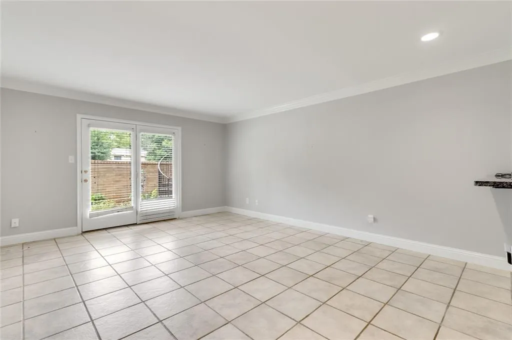 5400 Roswell Road Ne Unit B2, Sandy Springs, Georgia 30342, 1 Bedroom Bedrooms, ,1 BathroomBathrooms,Residential,Sold,5400 Roswell Road Ne Unit B2,7058297