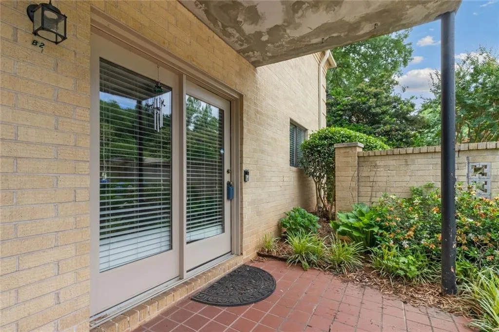 5400 Roswell Road Ne Unit B2, Sandy Springs, Georgia 30342, 1 Bedroom Bedrooms, ,1 BathroomBathrooms,Residential,Sold,5400 Roswell Road Ne Unit B2,7058297