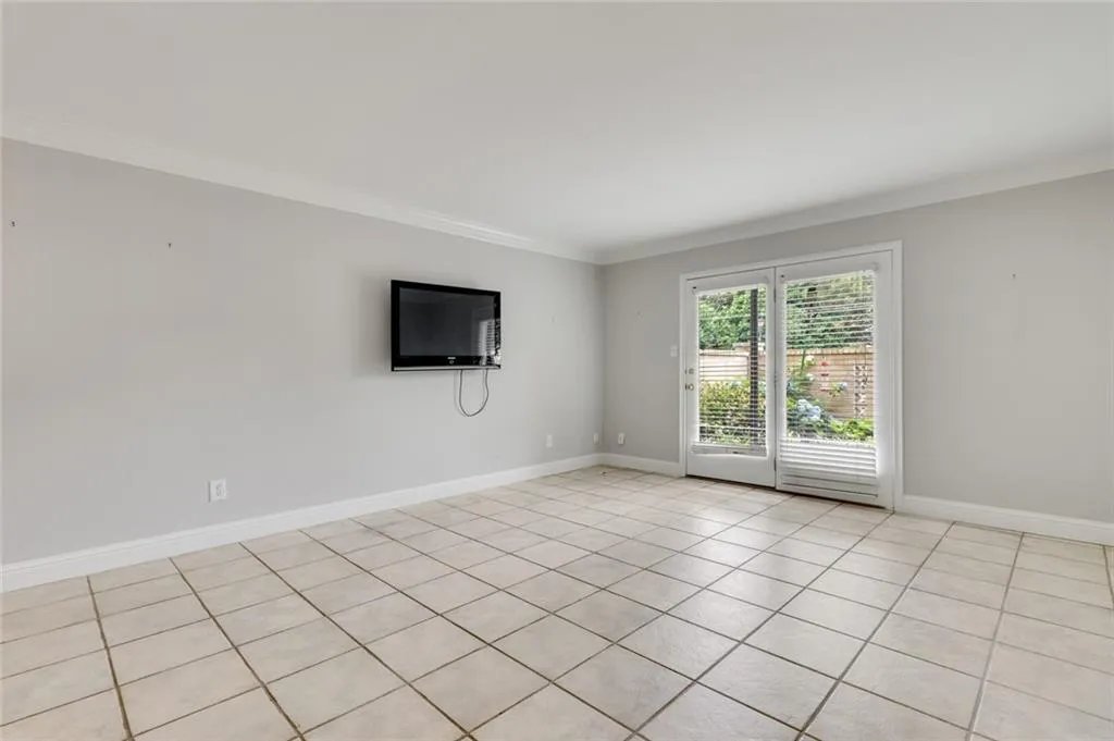 5400 Roswell Road Ne Unit B2, Sandy Springs, Georgia 30342, 1 Bedroom Bedrooms, ,1 BathroomBathrooms,Residential,Sold,5400 Roswell Road Ne Unit B2,7058297