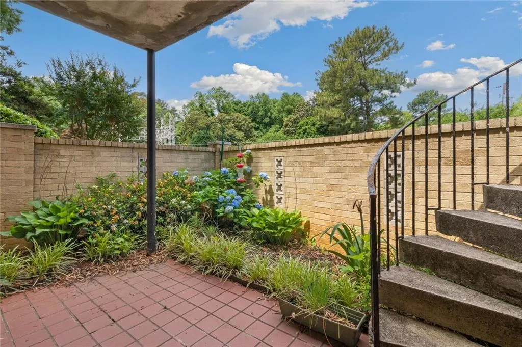 5400 Roswell Road Ne Unit B2, Sandy Springs, Georgia 30342, 1 Bedroom Bedrooms, ,1 BathroomBathrooms,Residential,Sold,5400 Roswell Road Ne Unit B2,7058297