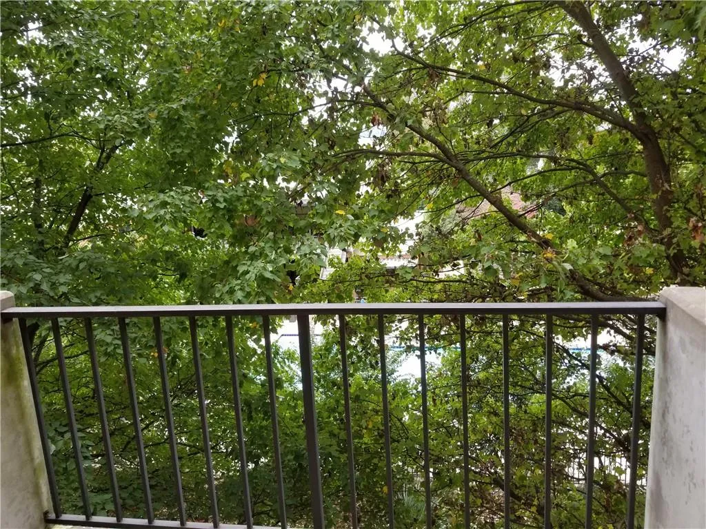 300 Johnson Ferry Road Ne Unit A406, Sandy Springs, Georgia 30328, 1 Bedroom Bedrooms, ,1 BathroomBathrooms,Residential,Sold,300 Johnson Ferry Road Ne Unit A406,6962762