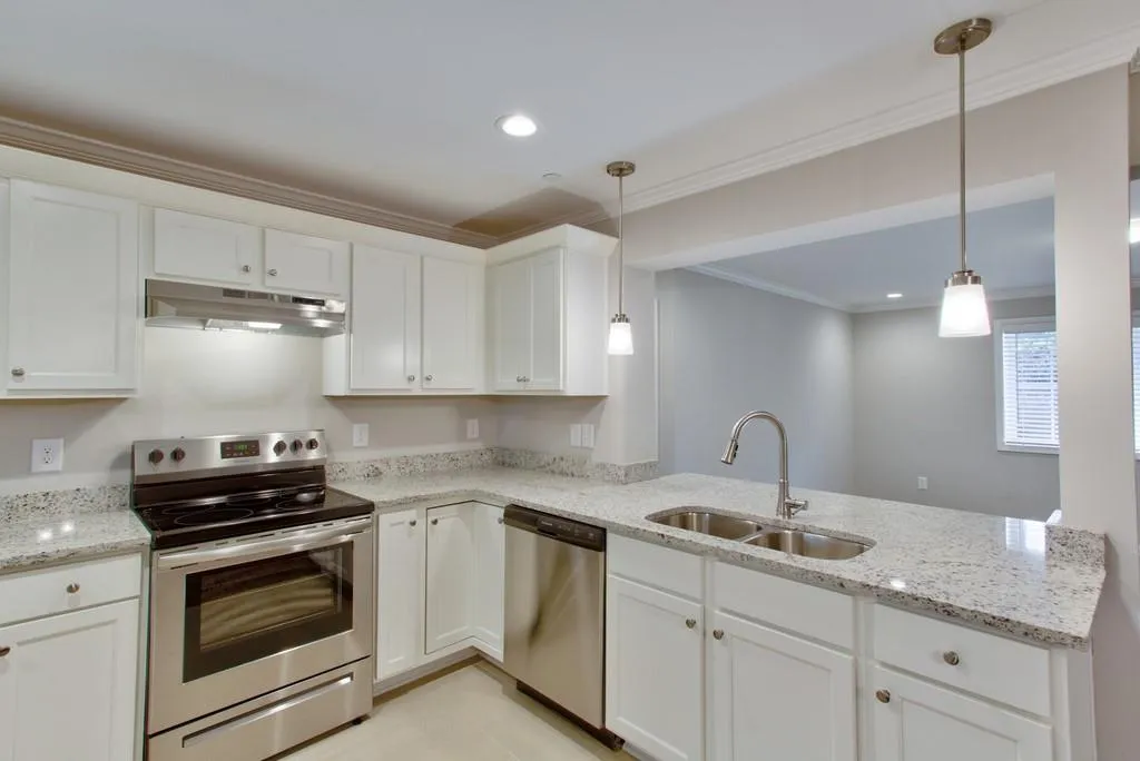 305 Winding River Drive Unit F, Sandy Springs, Georgia 30350, 3 Bedrooms Bedrooms, ,2 BathroomsBathrooms,Residential,Sold,305 Winding River Drive Unit F,6824827