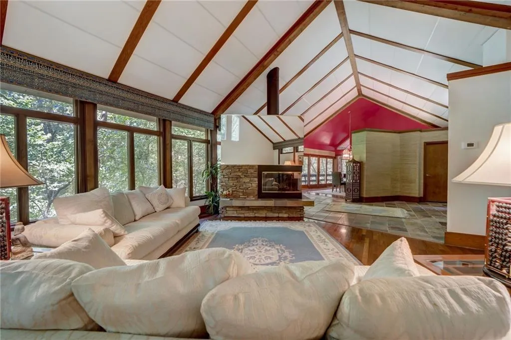 4787 Riverview Road, Atlanta, Georgia 30327, 2 Bedrooms Bedrooms, ,2 BathroomsBathrooms,Residential,Sold,4787 Riverview Road,7244621