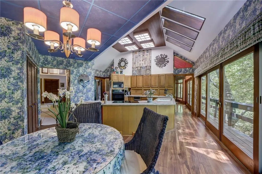 4787 Riverview Road, Atlanta, Georgia 30327, 2 Bedrooms Bedrooms, ,2 BathroomsBathrooms,Residential,Sold,4787 Riverview Road,7244621