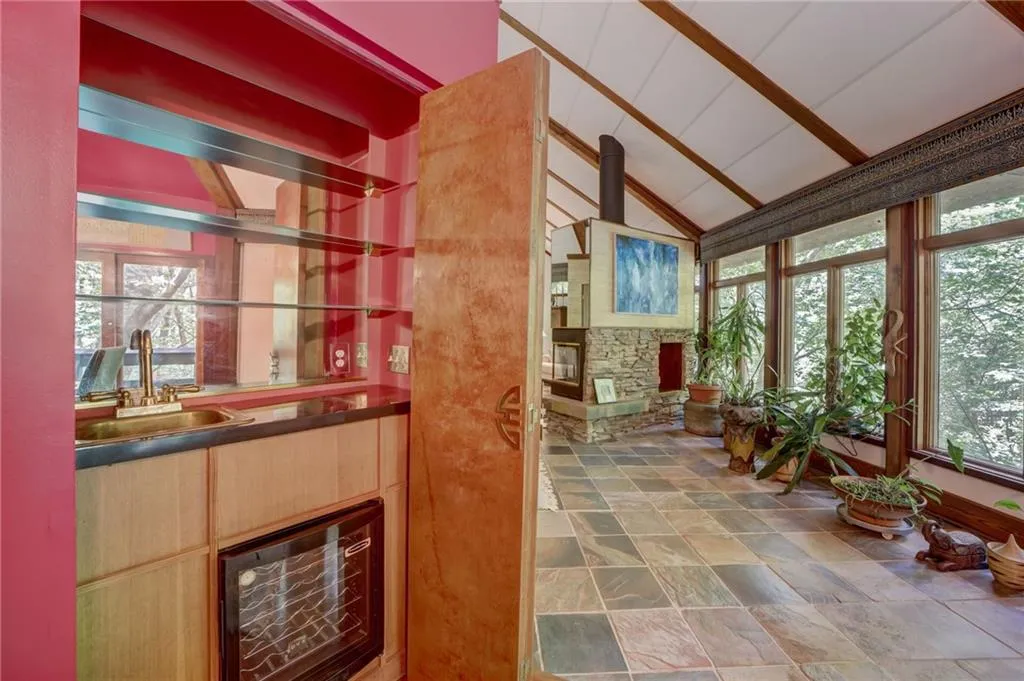 4787 Riverview Road, Atlanta, Georgia 30327, 2 Bedrooms Bedrooms, ,2 BathroomsBathrooms,Residential,Sold,4787 Riverview Road,7244621