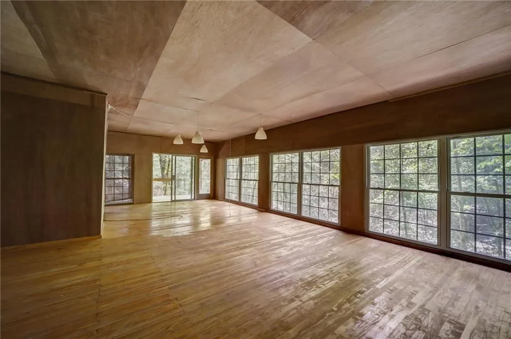 4787 Riverview Road, Atlanta, Georgia 30327, 2 Bedrooms Bedrooms, ,2 BathroomsBathrooms,Residential,Sold,4787 Riverview Road,7244621