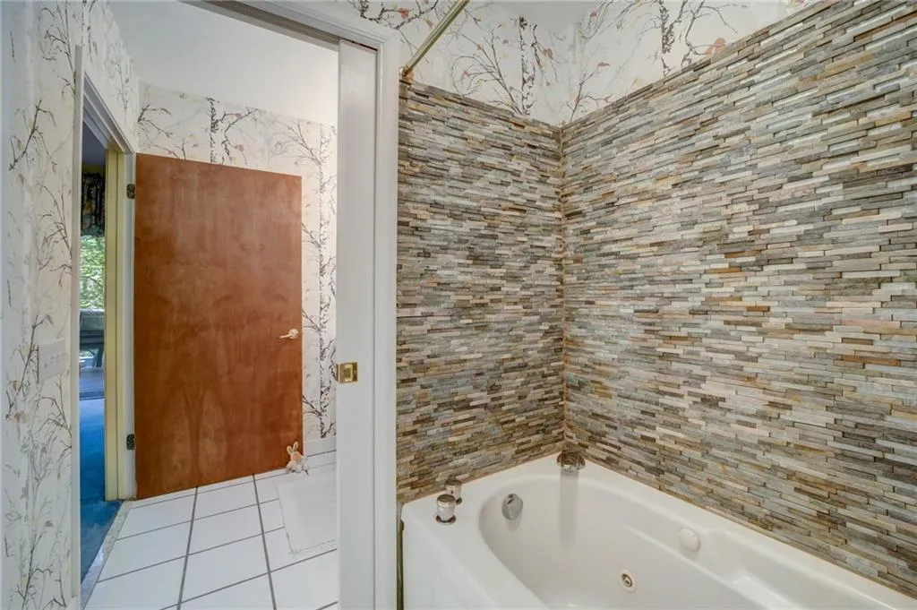 4787 Riverview Road, Atlanta, Georgia 30327, 2 Bedrooms Bedrooms, ,2 BathroomsBathrooms,Residential,Sold,4787 Riverview Road,7244621