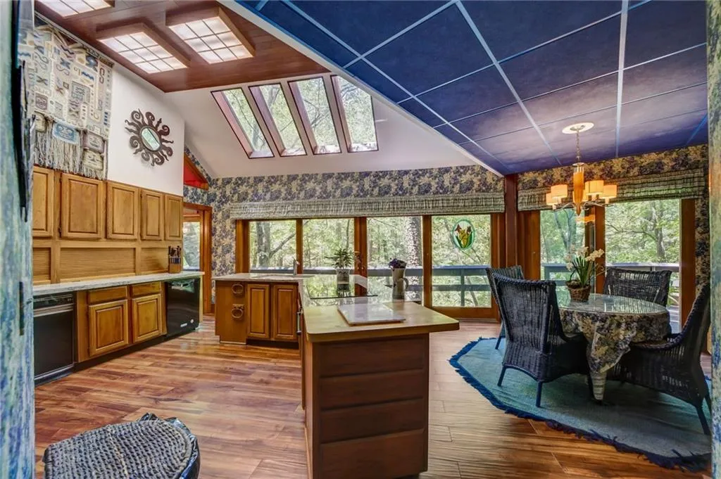 4787 Riverview Road, Atlanta, Georgia 30327, 2 Bedrooms Bedrooms, ,2 BathroomsBathrooms,Residential,Sold,4787 Riverview Road,7244621