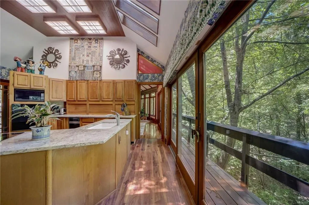 4787 Riverview Road, Atlanta, Georgia 30327, 2 Bedrooms Bedrooms, ,2 BathroomsBathrooms,Residential,Sold,4787 Riverview Road,7244621