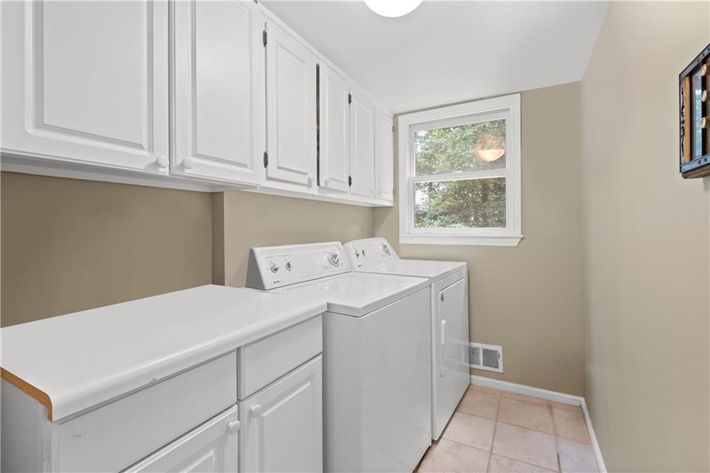Laundryroom on Main