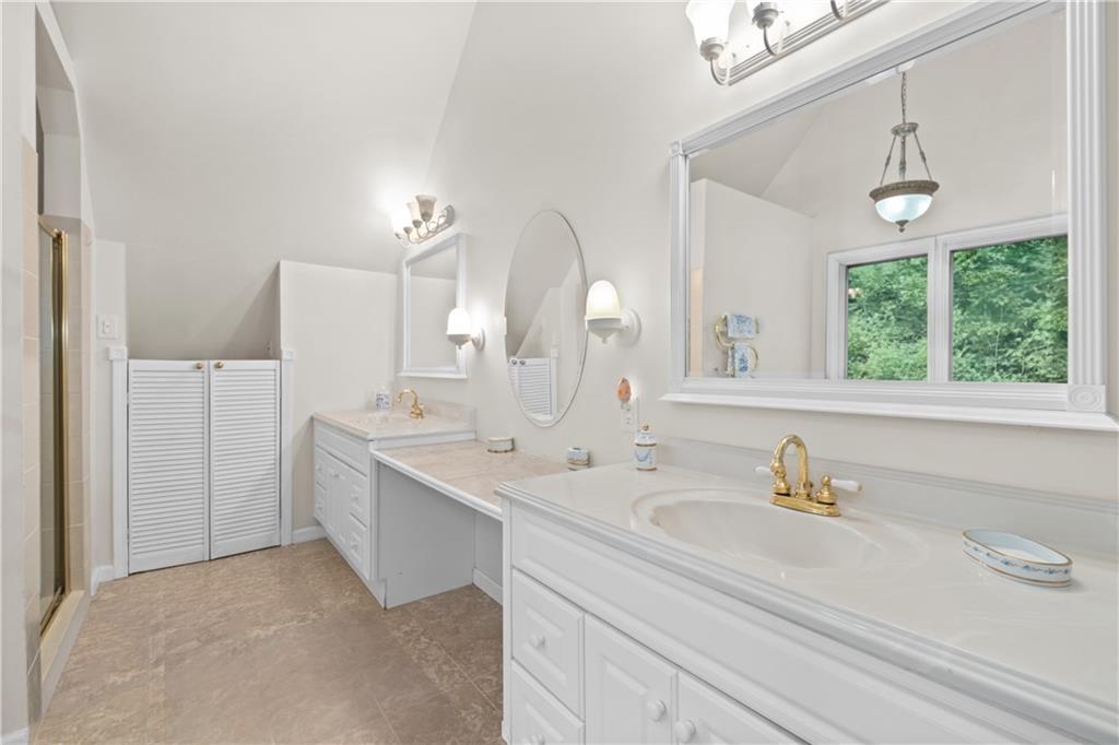 Ensuite Bathroom 3