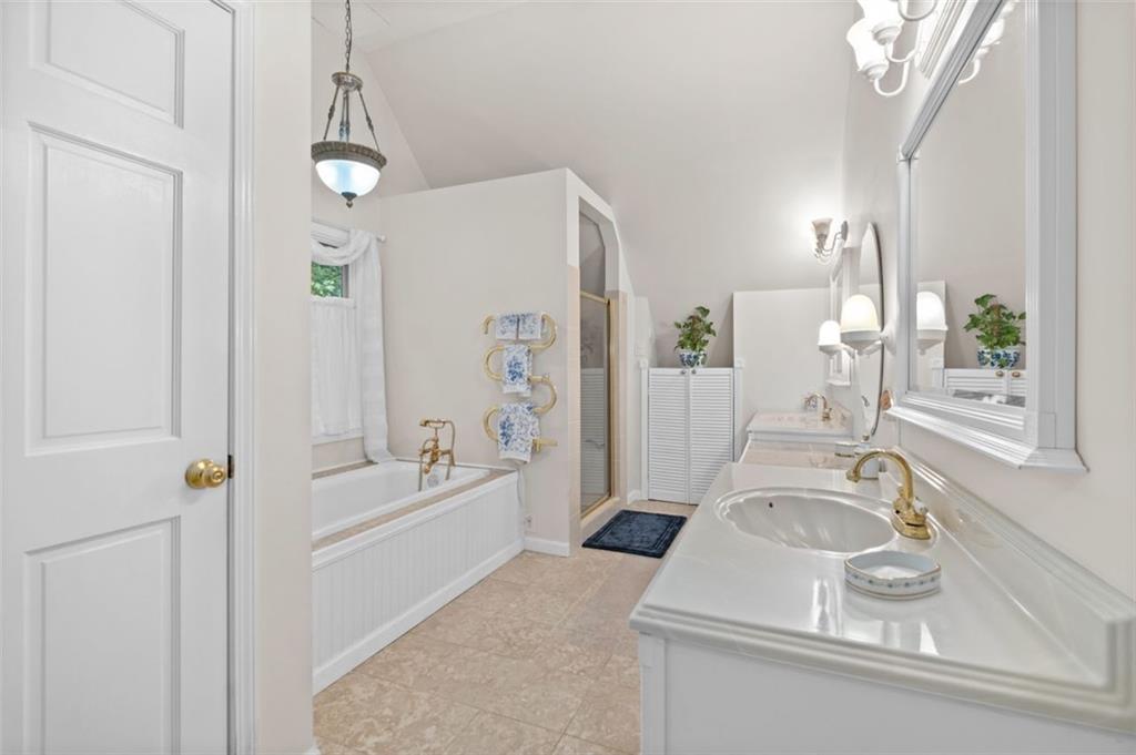 Ensuite Bathroom 3