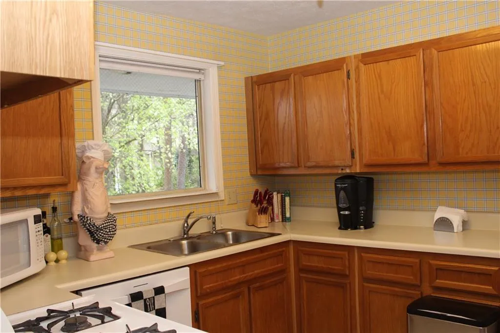 109 Gettysburg Place, Sandy Springs, Georgia 30350, 2 Bedrooms Bedrooms, ,1 BathroomBathrooms,Residential,Sold,109 Gettysburg Place,5977980