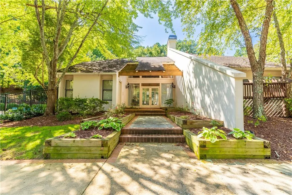 1201 Old Hammond Chase, Sandy Springs, Georgia 30350, 3 Bedrooms Bedrooms, ,2 BathroomsBathrooms,Residential,Sold,1201 Old Hammond Chase,7107512