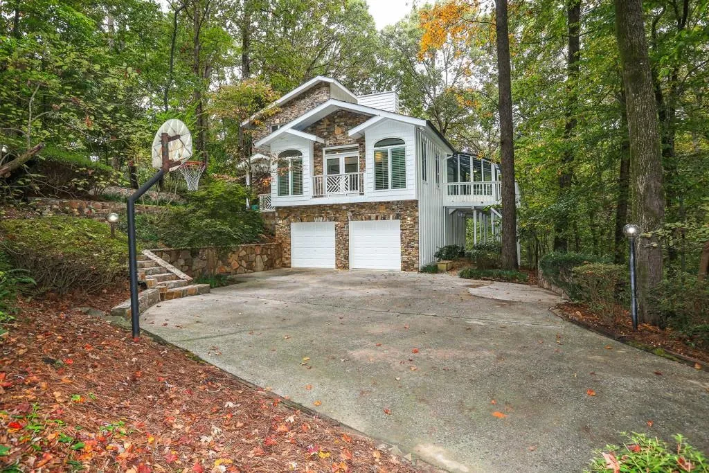 220 Cameron Glen Court, Sandy Springs, Georgia 30328, 5 Bedrooms Bedrooms, ,4 BathroomsBathrooms,Residential,Sold,220 Cameron Glen Court,6802571