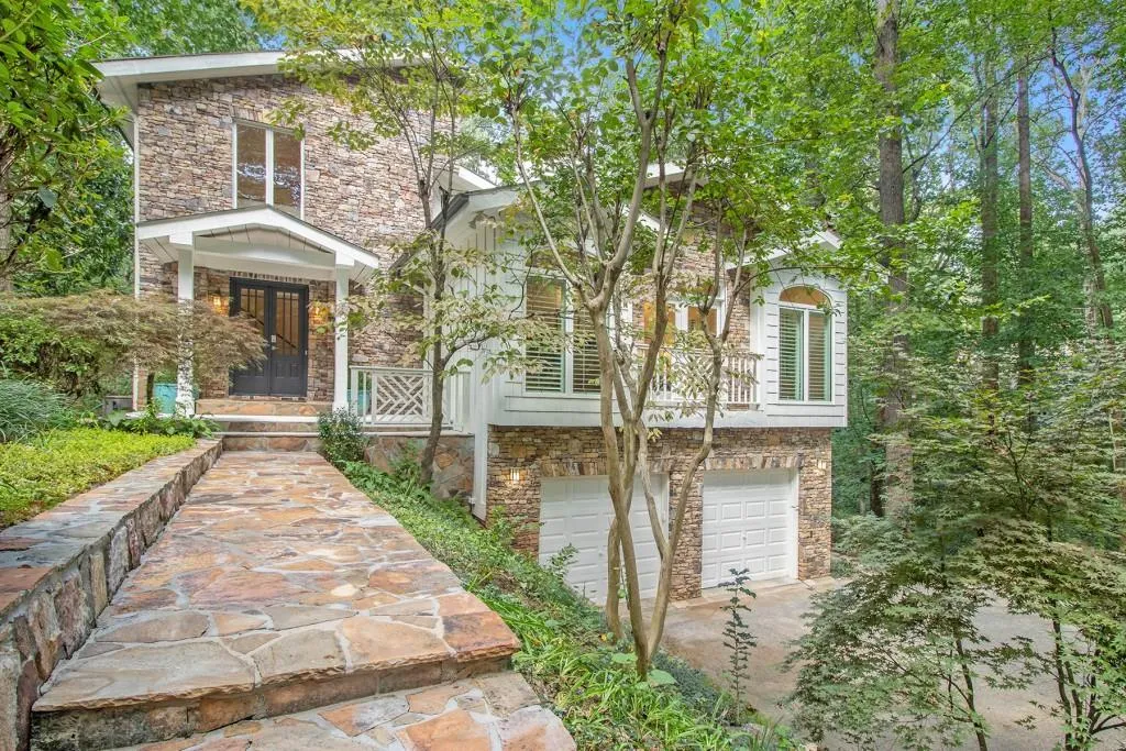 220 Cameron Glen Court, Sandy Springs, Georgia 30328, 5 Bedrooms Bedrooms, ,4 BathroomsBathrooms,Residential,Sold,220 Cameron Glen Court,6802571