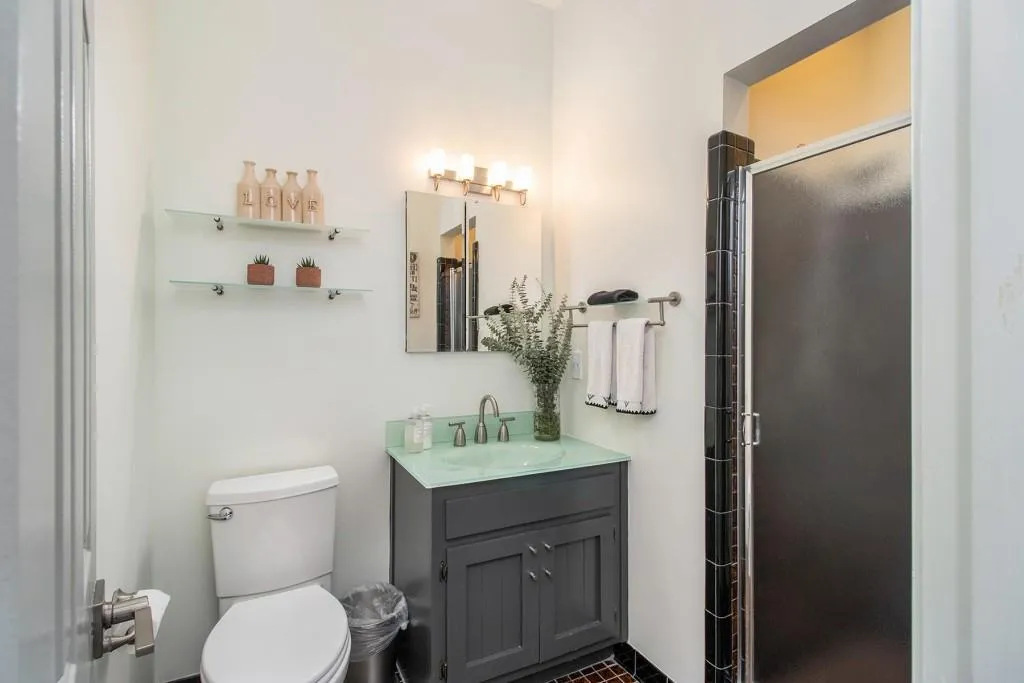 220 Cameron Glen Court, Sandy Springs, Georgia 30328, 5 Bedrooms Bedrooms, ,4 BathroomsBathrooms,Residential,Sold,220 Cameron Glen Court,6802571