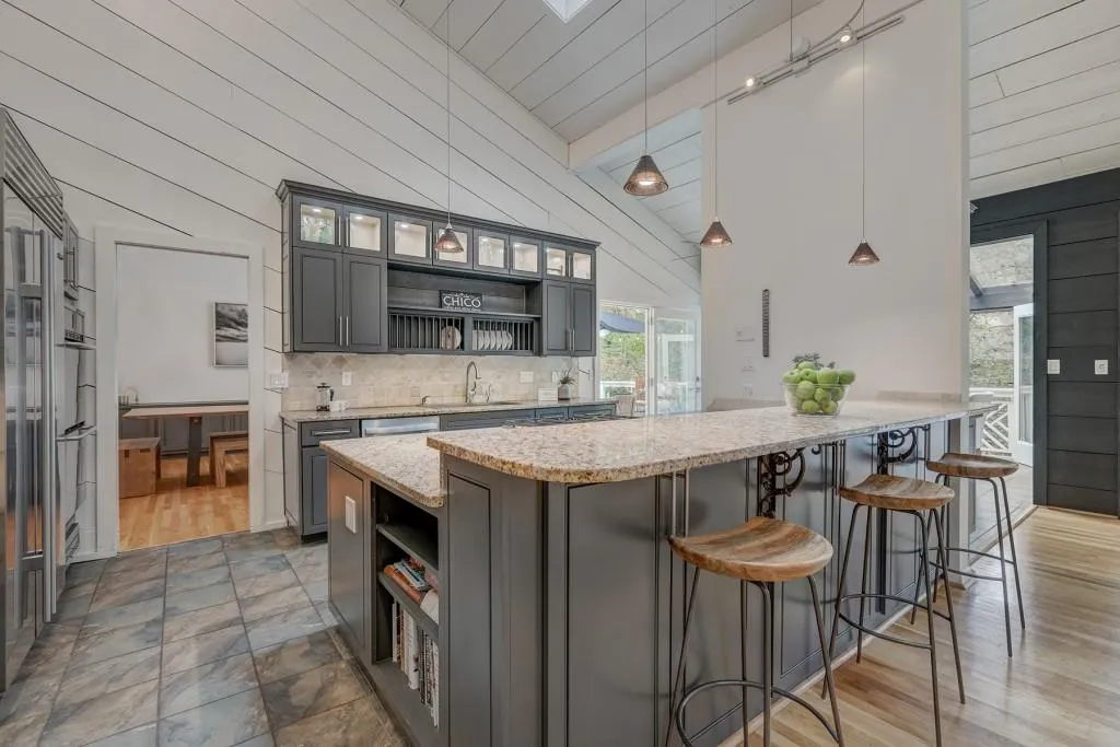 220 Cameron Glen Court, Sandy Springs, Georgia 30328, 5 Bedrooms Bedrooms, ,4 BathroomsBathrooms,Residential,Sold,220 Cameron Glen Court,6802571