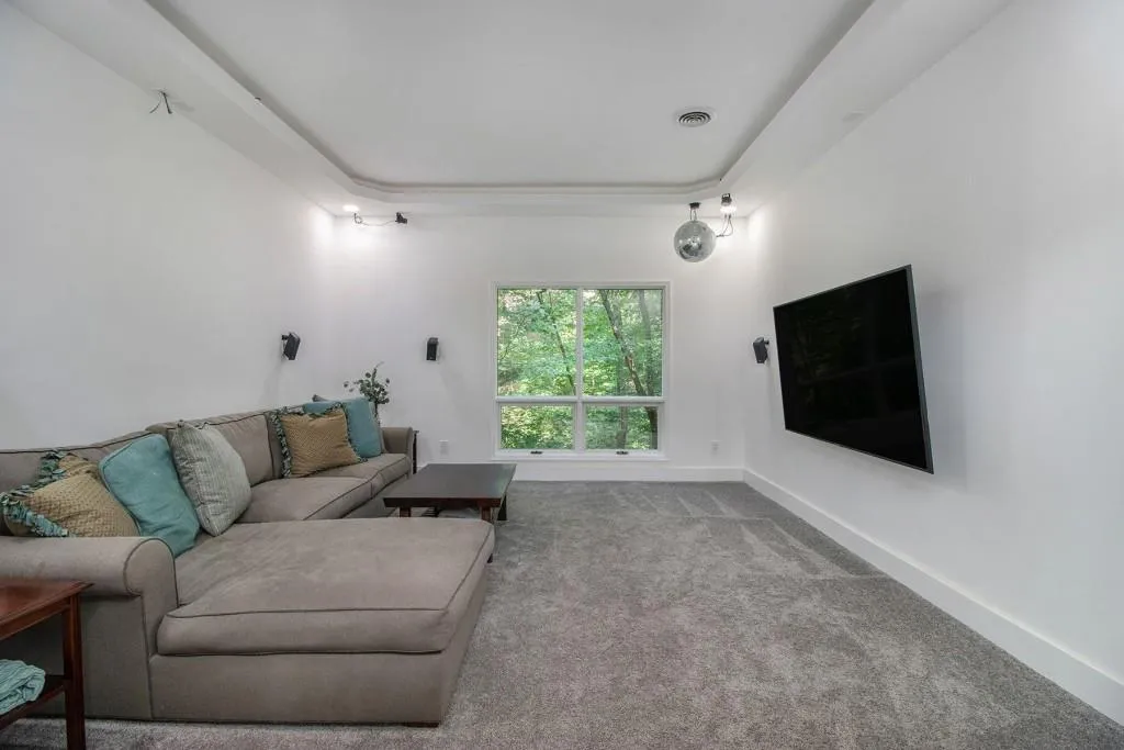 220 Cameron Glen Court, Sandy Springs, Georgia 30328, 5 Bedrooms Bedrooms, ,4 BathroomsBathrooms,Residential,Sold,220 Cameron Glen Court,6802571