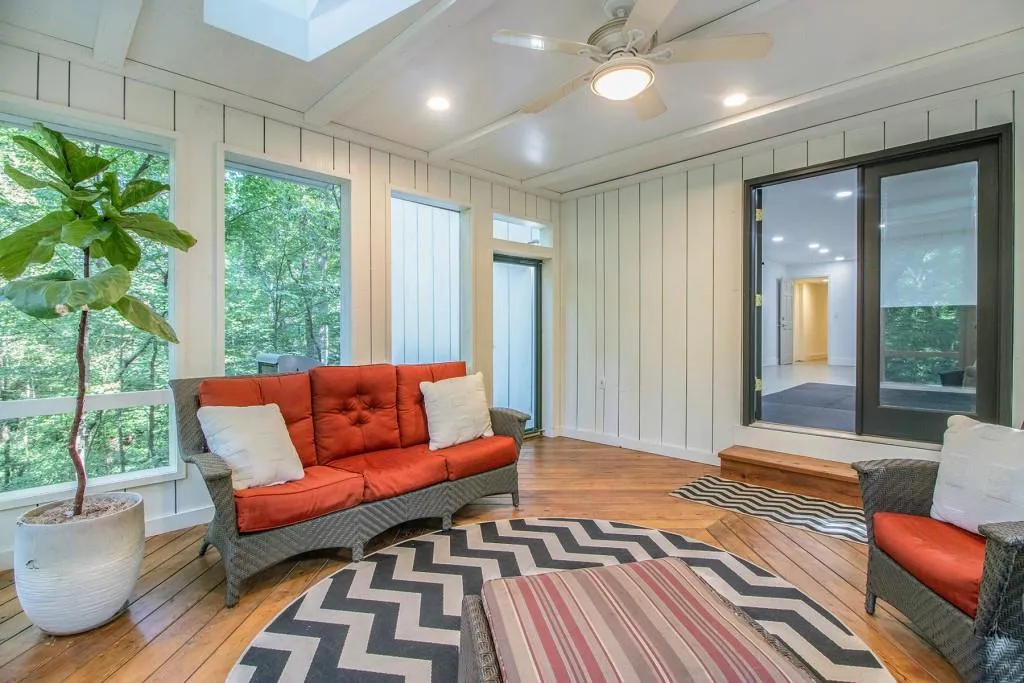 220 Cameron Glen Court, Sandy Springs, Georgia 30328, 5 Bedrooms Bedrooms, ,4 BathroomsBathrooms,Residential,Sold,220 Cameron Glen Court,6802571